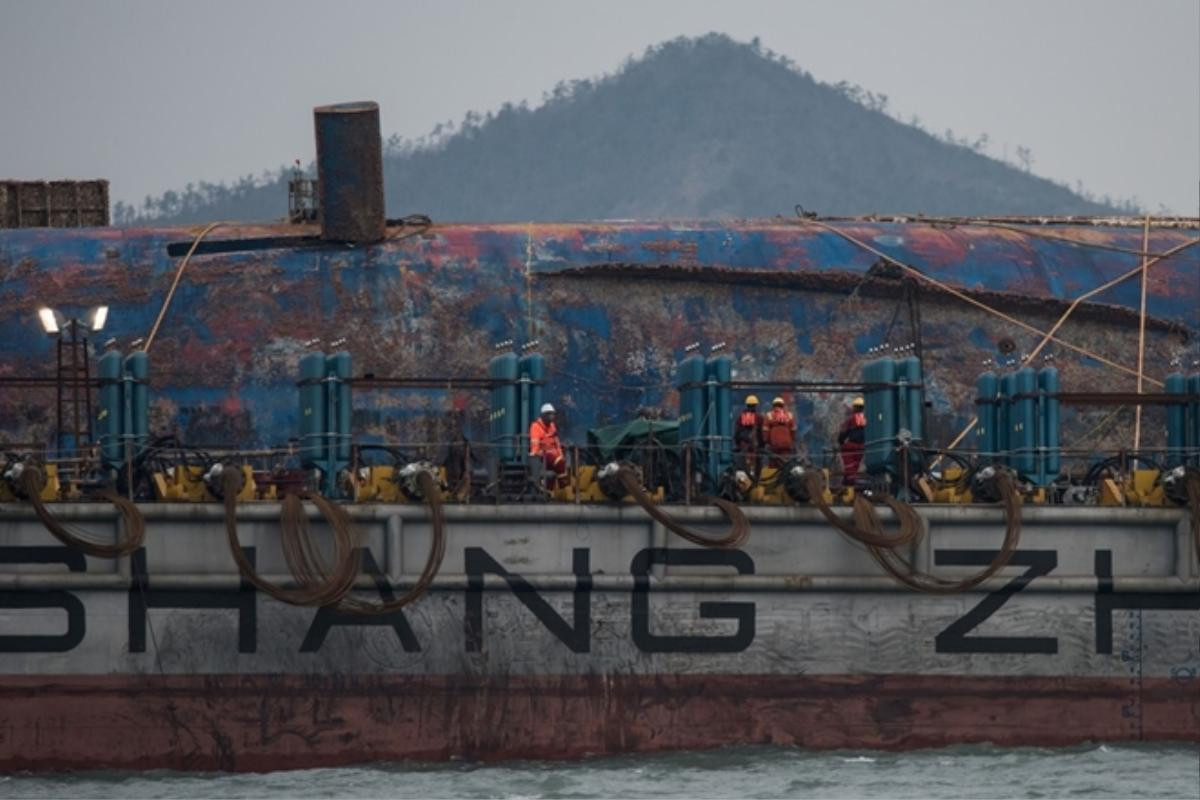 Cận cảnh phà Sewol sau 3 năm chìm sâu ở đáy biển Ảnh 10