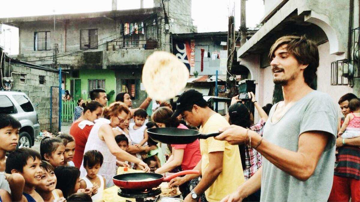 Chàng trai đi du lịch khắp nơi với cái chảo và câu chuyện thú vị đằng sau đó Ảnh 4