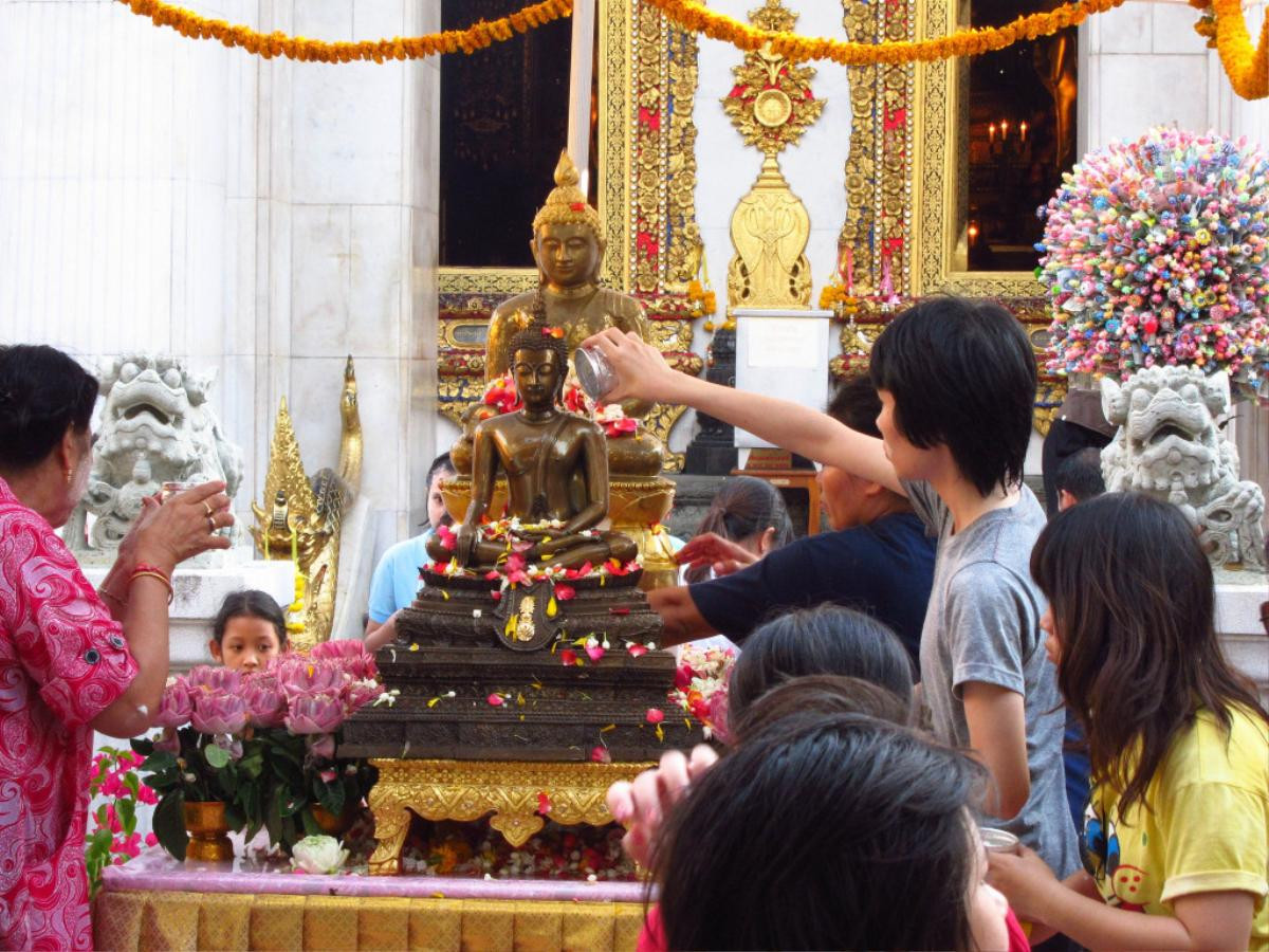 Lễ hội Songkran 2017: Không súng nước, không rượu, không hở hang Ảnh 3