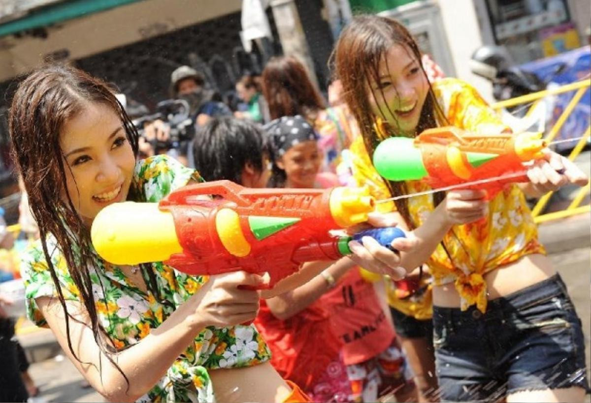 Lễ hội Songkran 2017: Không súng nước, không rượu, không hở hang Ảnh 1