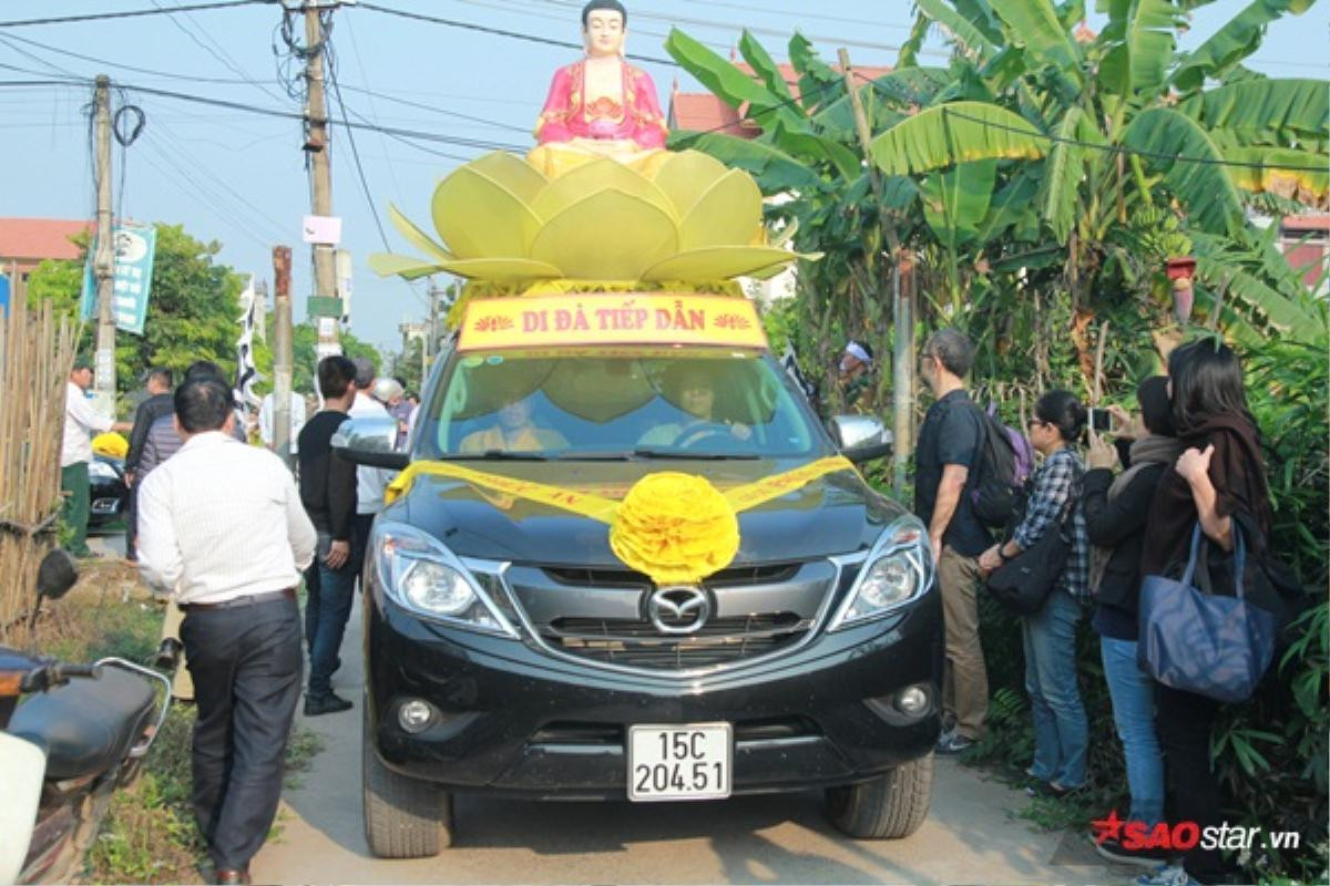 Mẹ bé Linh khóc ngất khi thi thể con gái được đưa về tới quê nhà Ảnh 1