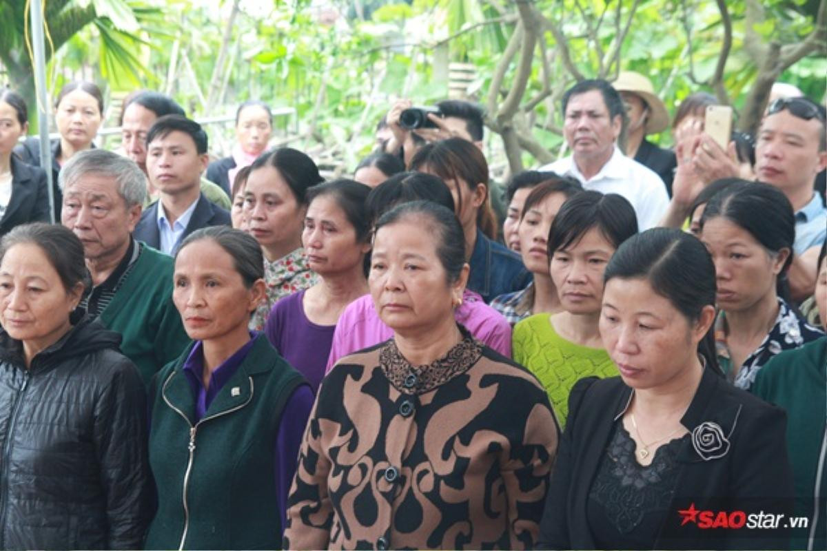 Dòng người tiễn biệt, đưa bé gái bị sát hại ở Nhật về với đất mẹ Ảnh 1