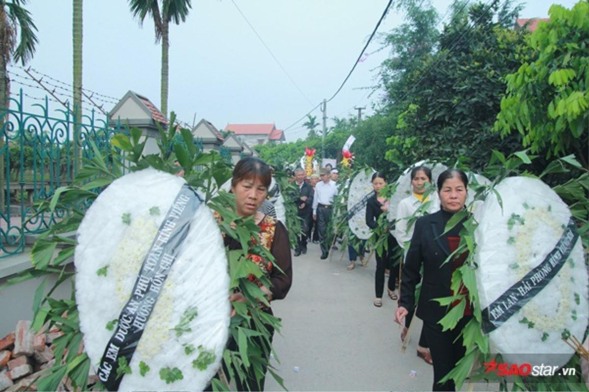 Dòng người tiễn biệt, đưa bé gái bị sát hại ở Nhật về với đất mẹ Ảnh 9