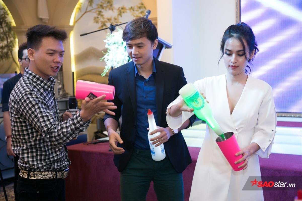 Tim - Trương Quỳnh Anh cùng vợ chồng Tú Vi khéo léo trổ tài làm bartender tại sự kiện Ảnh 5