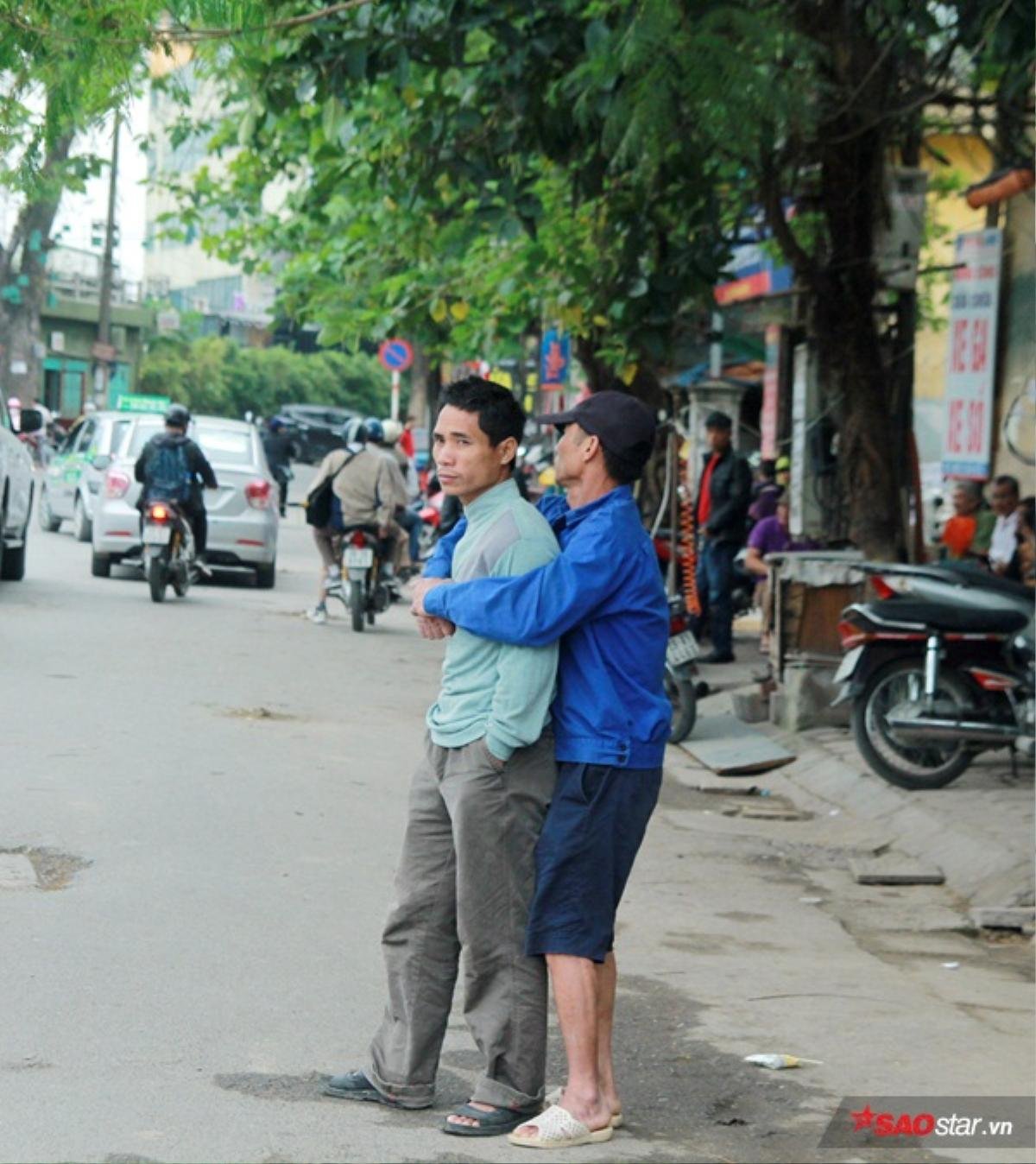 Sau 2 ngày nắng nóng, Hà Nội trở lạnh với 'rét nàng Bân' Ảnh 1