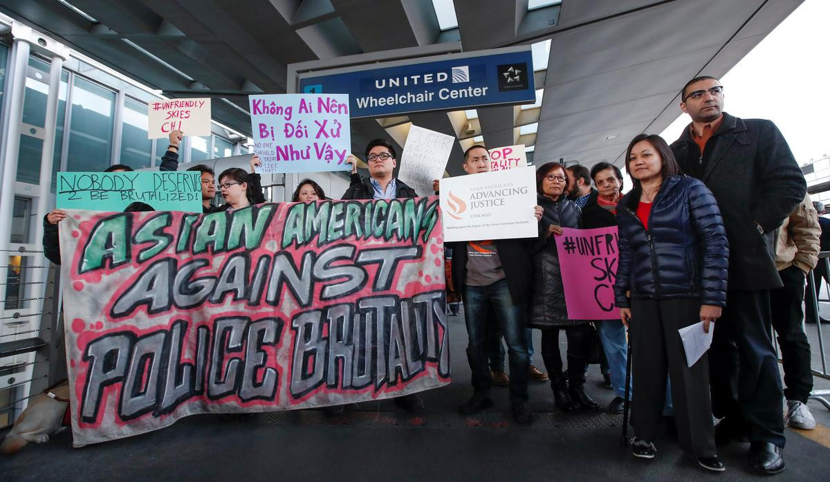 Người Mỹ gốc Việt biểu tình phản đối United Airlines Ảnh 5