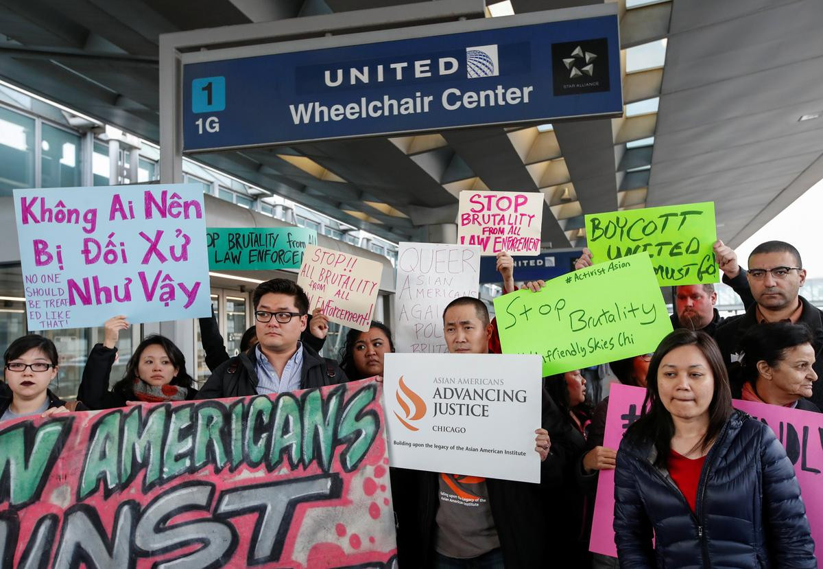 Người Mỹ gốc Việt biểu tình phản đối United Airlines Ảnh 4