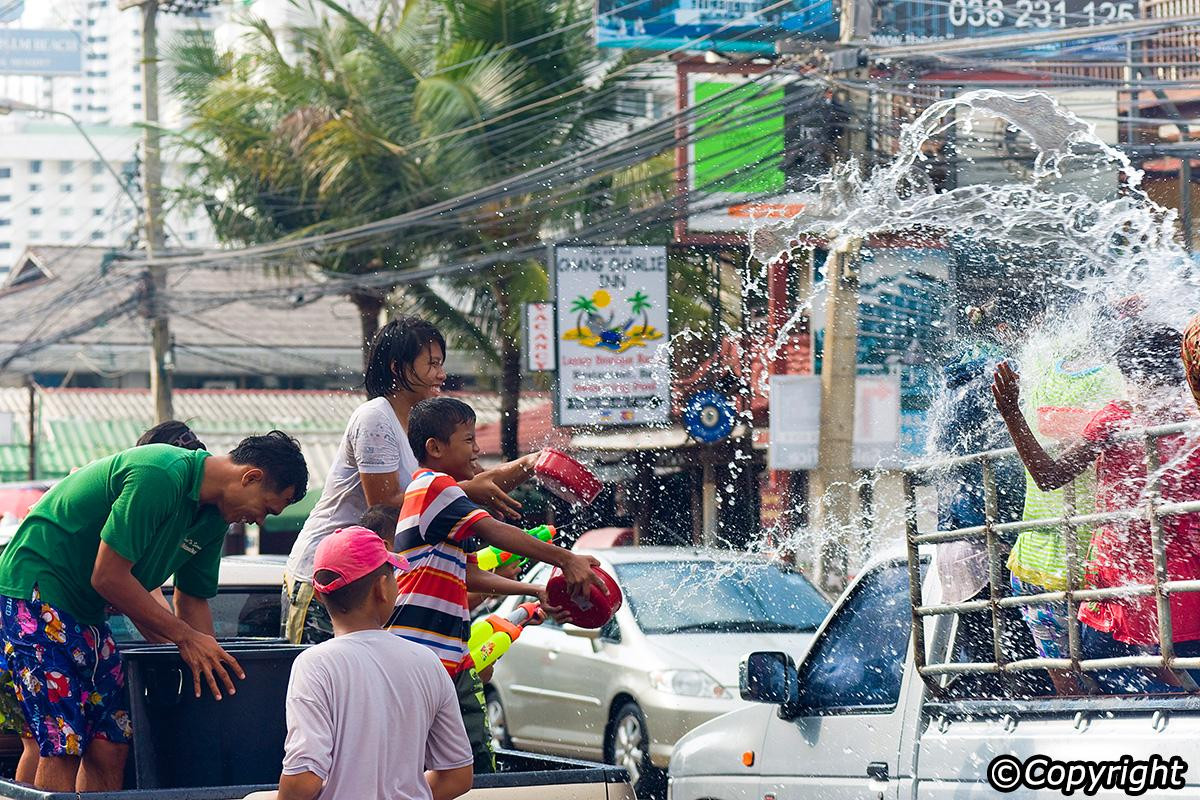 Những địa điểm có thể tận hưởng trọn vẹn lễ hội Songkran 2017 tại Thái Lan Ảnh 4