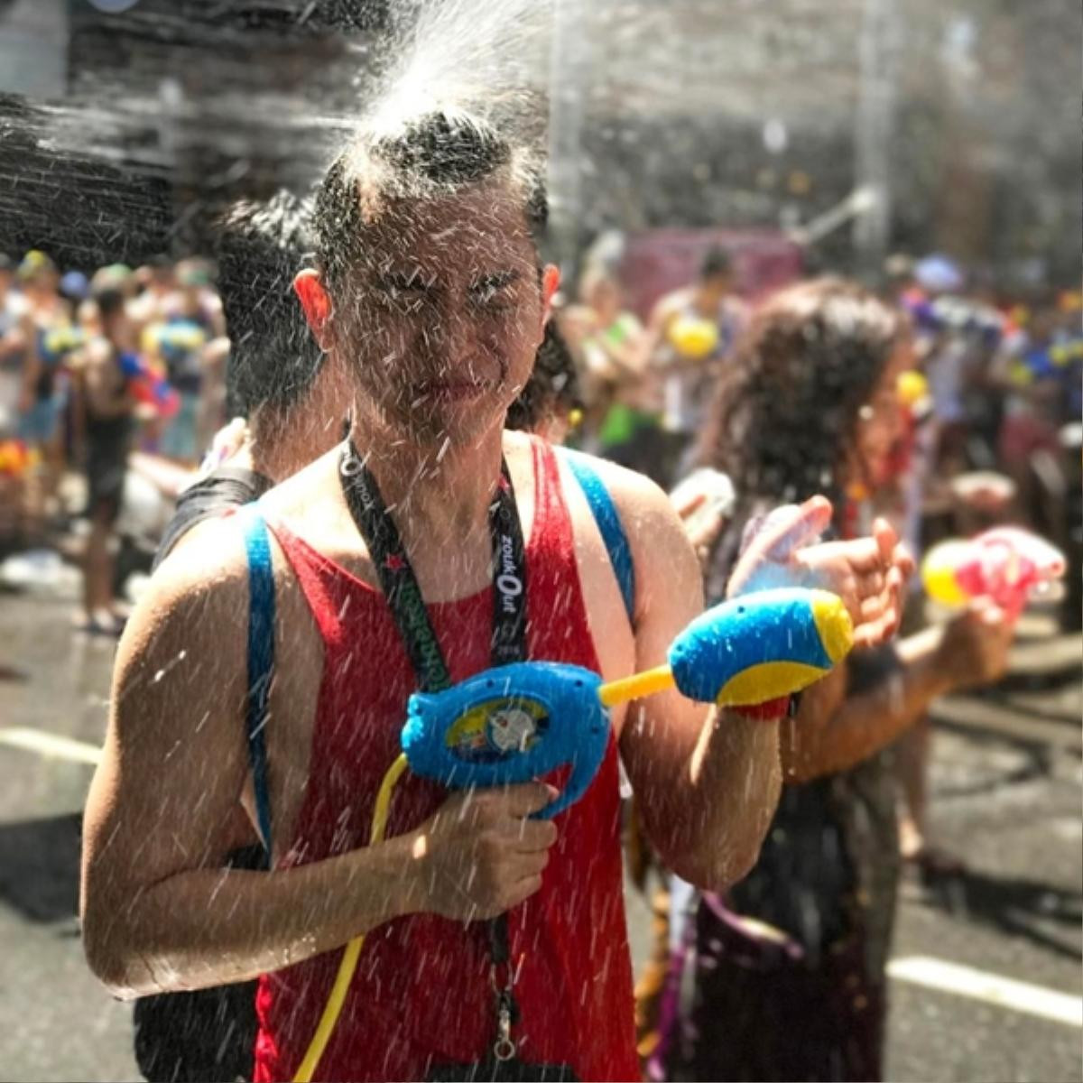 'Check in' lễ hội té nước Songkran mà không ướt như chuột lột thì hơi dở! Ảnh 6