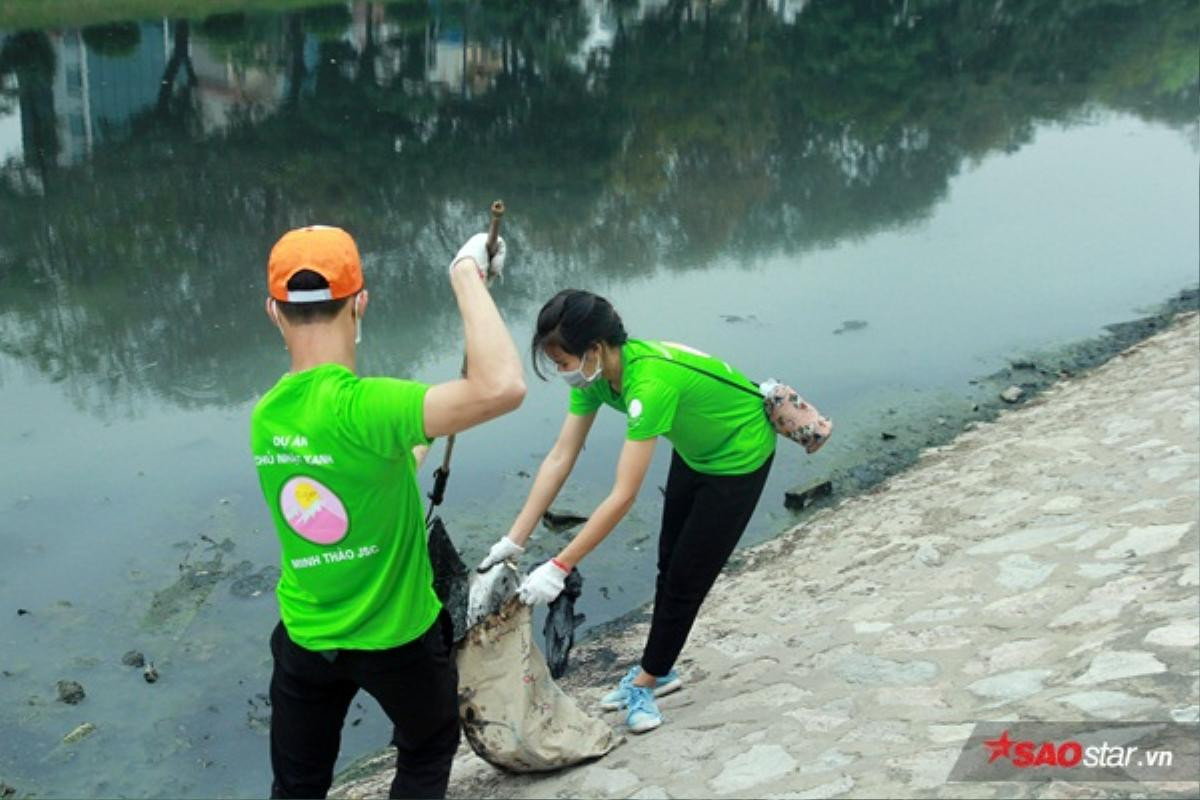 Không ngại bẩn, chàng trai Mỹ cùng hàng nghìn sinh viên dọn rác sông Tô Lịch Ảnh 10