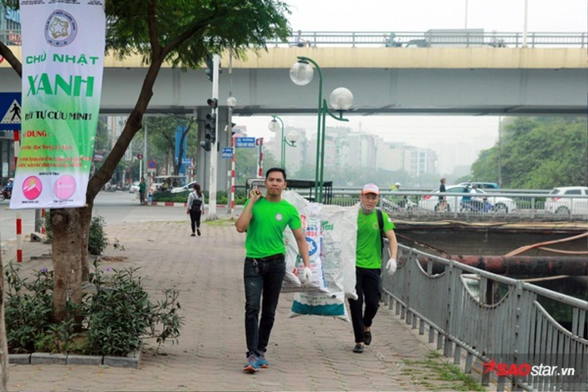 Không ngại bẩn, chàng trai Mỹ cùng hàng nghìn sinh viên dọn rác sông Tô Lịch Ảnh 15