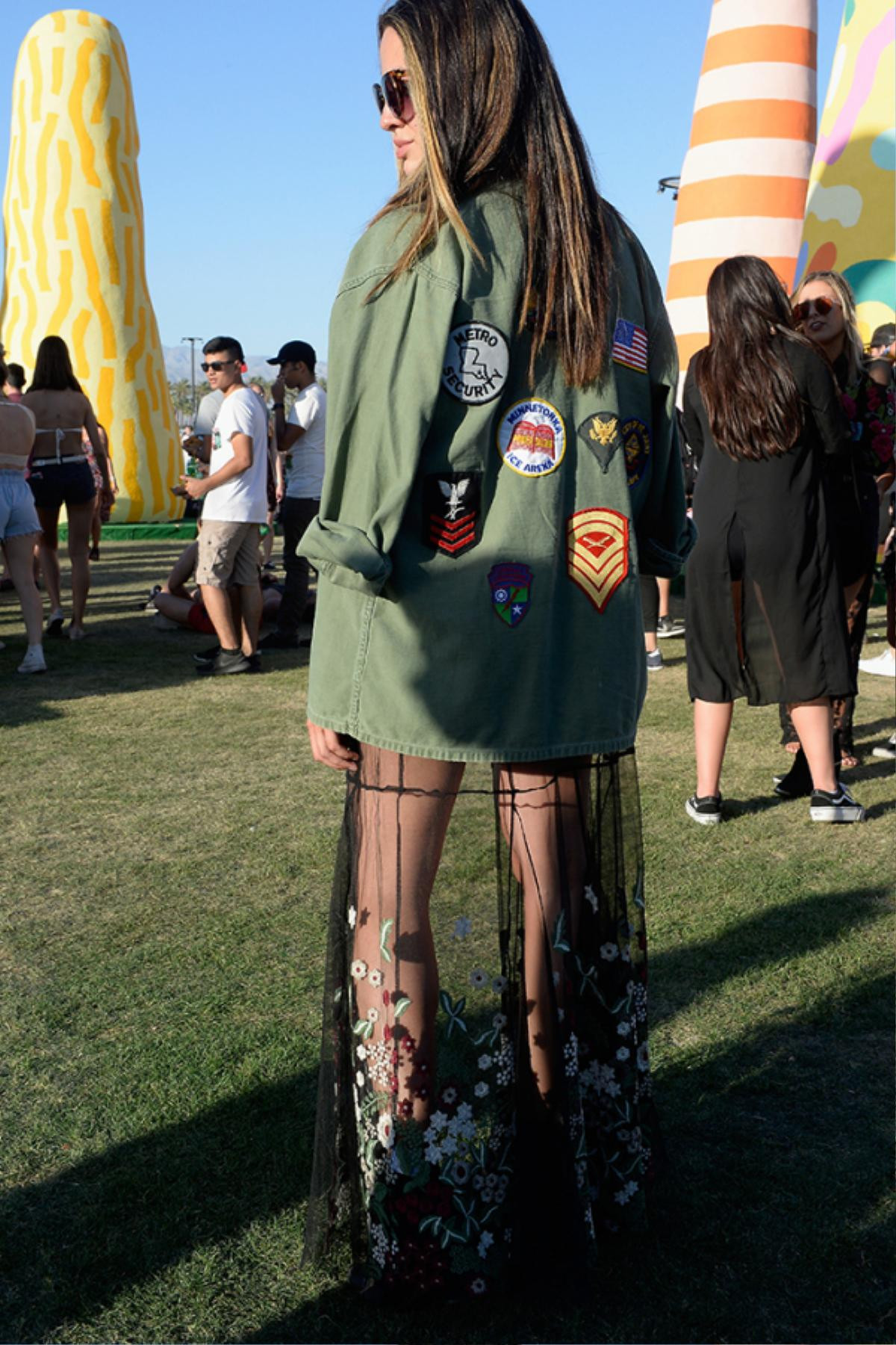 Coachella 2017: 'Phát súng' chào Hè với loạt street style cực chất của những cô nàng sexy nhất nước Mỹ Ảnh 16