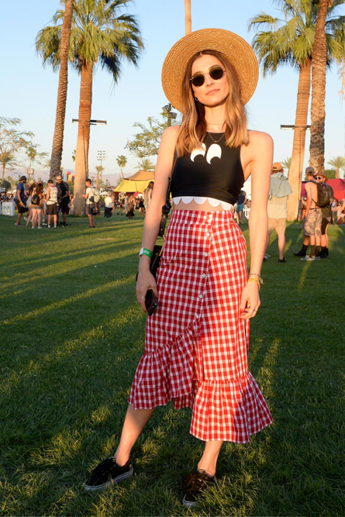 Coachella 2017: 'Phát súng' chào Hè với loạt street style cực chất của những cô nàng sexy nhất nước Mỹ Ảnh 19