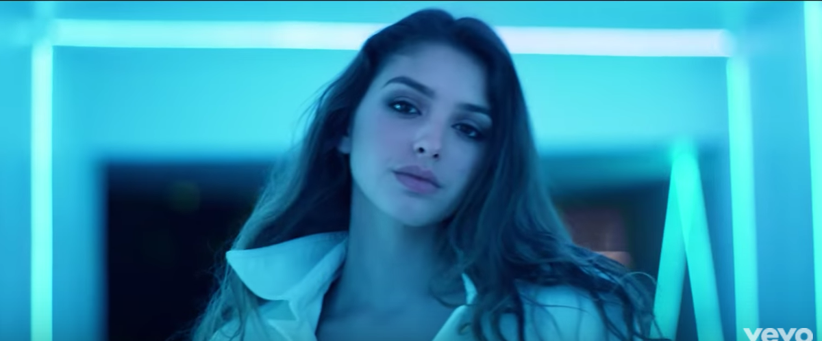 Cô gái xinh đẹp nhất mạng xã hội Celine Farach gây bất ngờ khi tung MV Ảnh 7