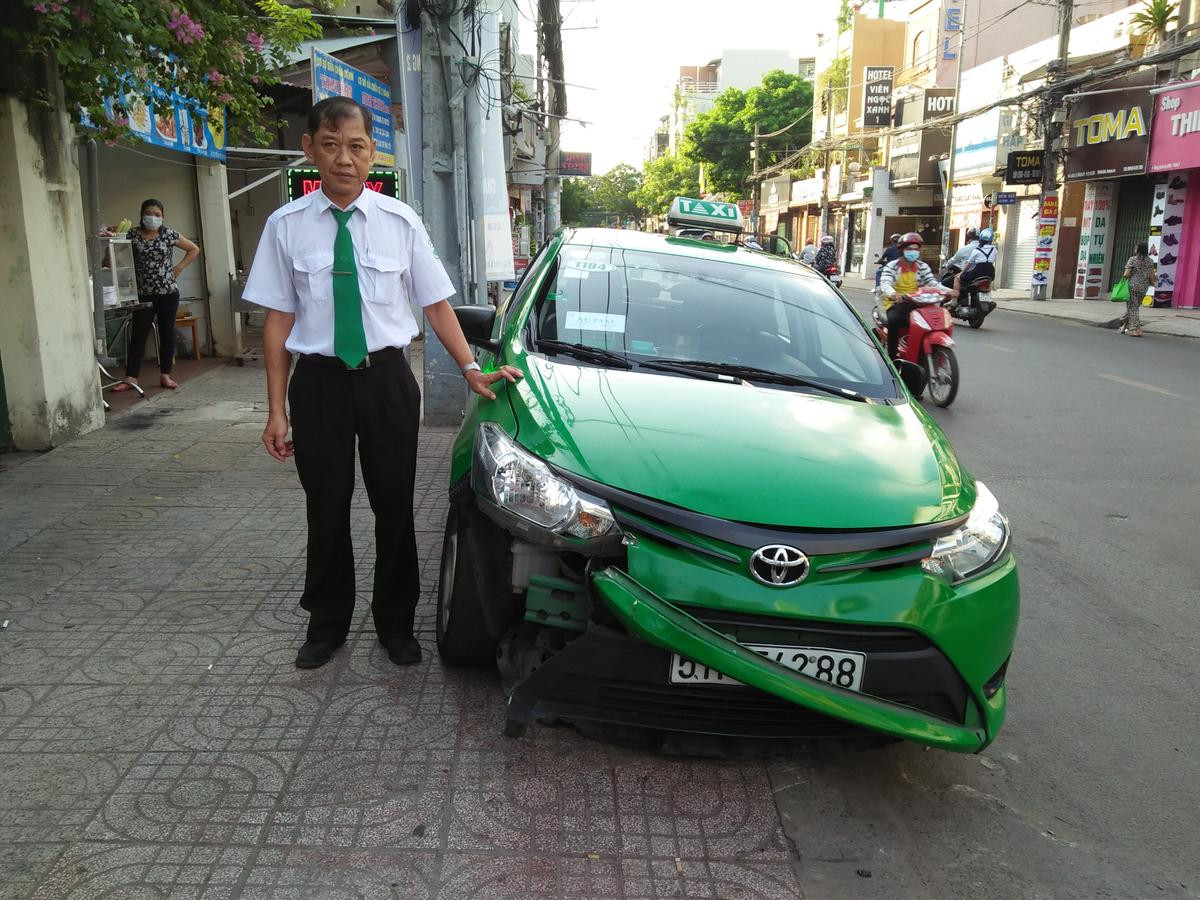 Tài xế taxi Mai Linh kể lại giây phút lao xe vào tên cướp, giải oan cho người phụ nữ bị giật túi xách Ảnh 3