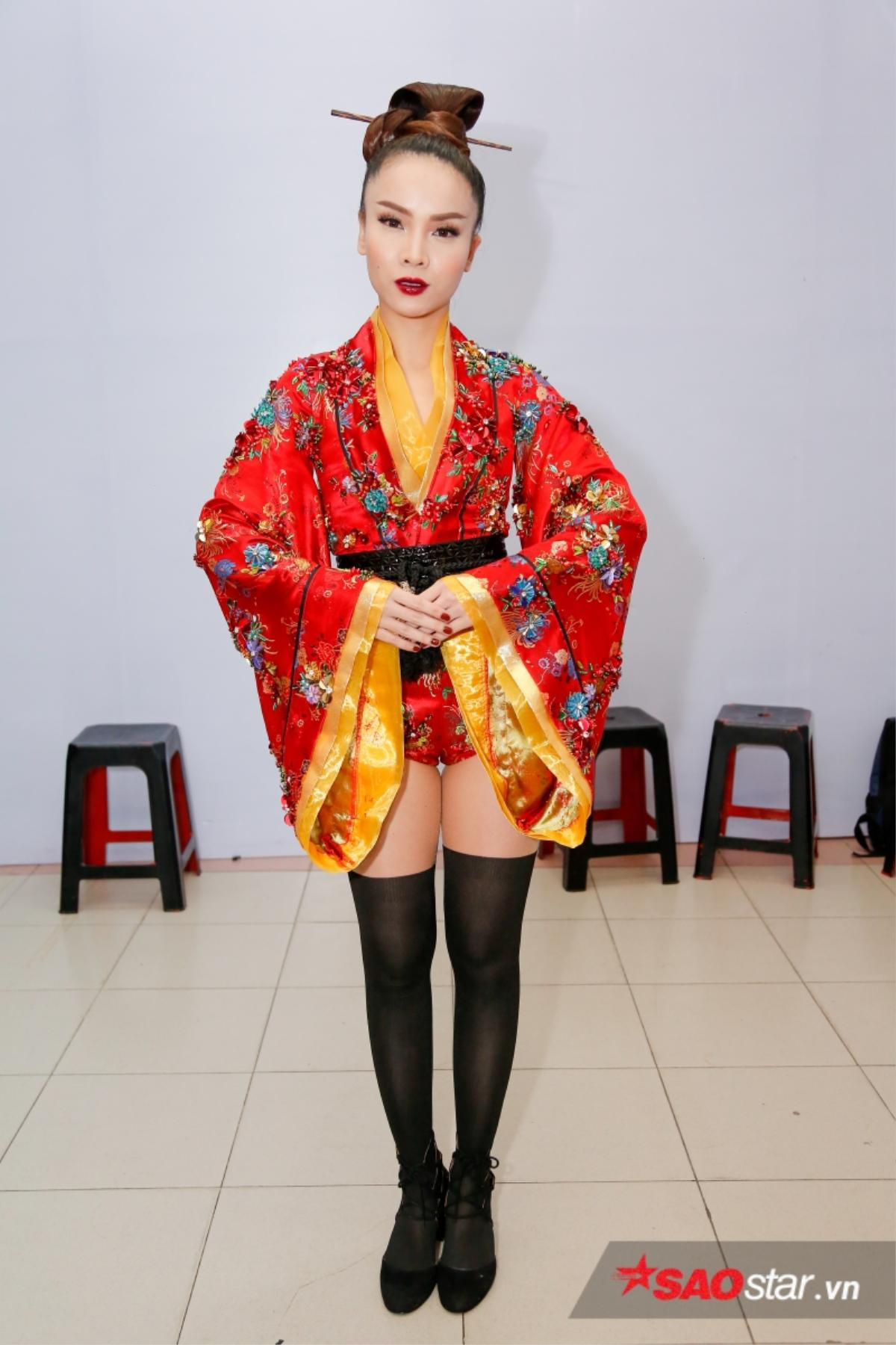 Yến Trang hóa Geisha đẹp hút hồn, S.T 'bị' fan bao vây trước giờ G chung kết Remix New Generation Ảnh 2