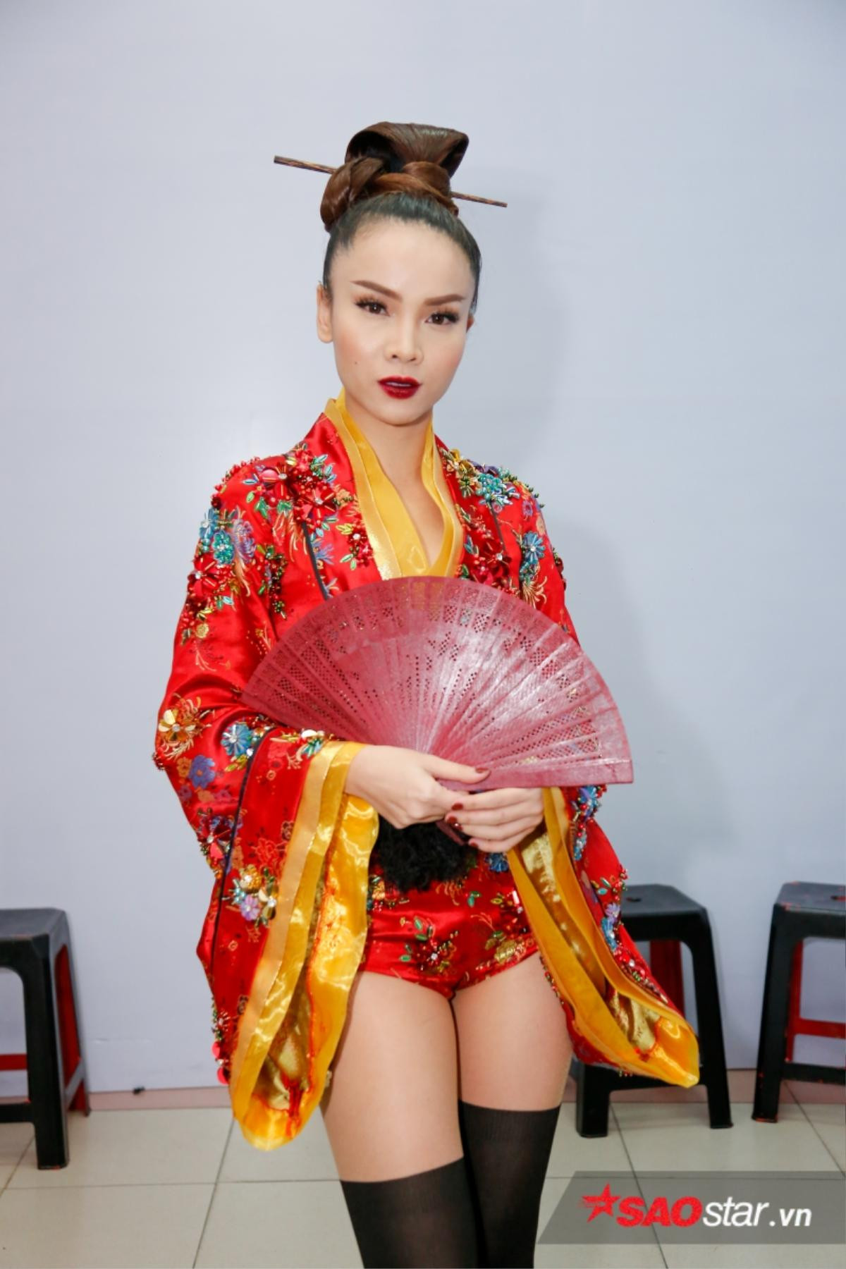 Yến Trang hóa Geisha đẹp hút hồn, S.T 'bị' fan bao vây trước giờ G chung kết Remix New Generation Ảnh 3