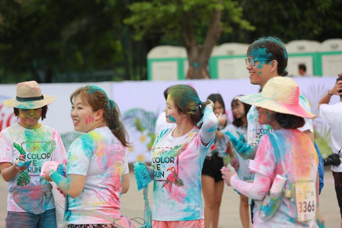 Lễ hội màu sắc Color Me Run 2017 rộn ràng trở lại Ảnh 22