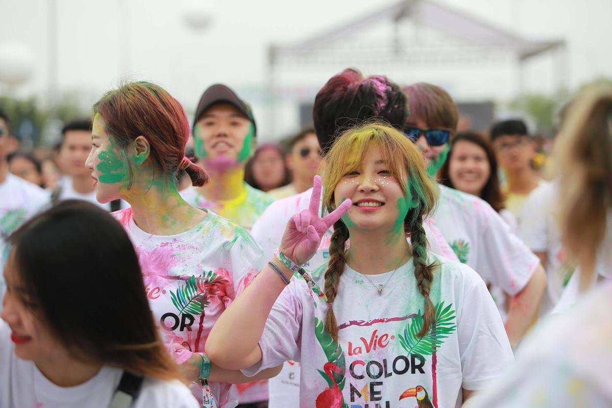 Lễ hội màu sắc Color Me Run 2017 rộn ràng trở lại Ảnh 29