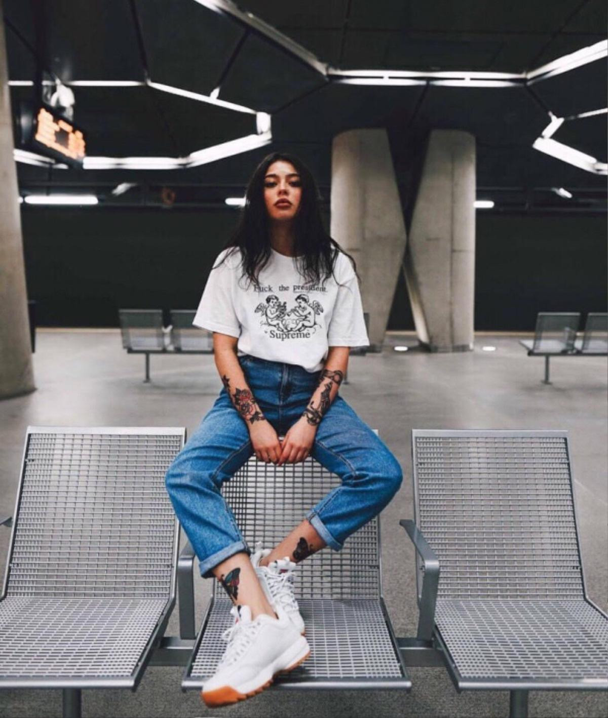 Ngắm Streetwear giới trẻ thế giới: Đường phố đã biến thành sàn diễn và tay lên đồ ngày một căng Ảnh 2