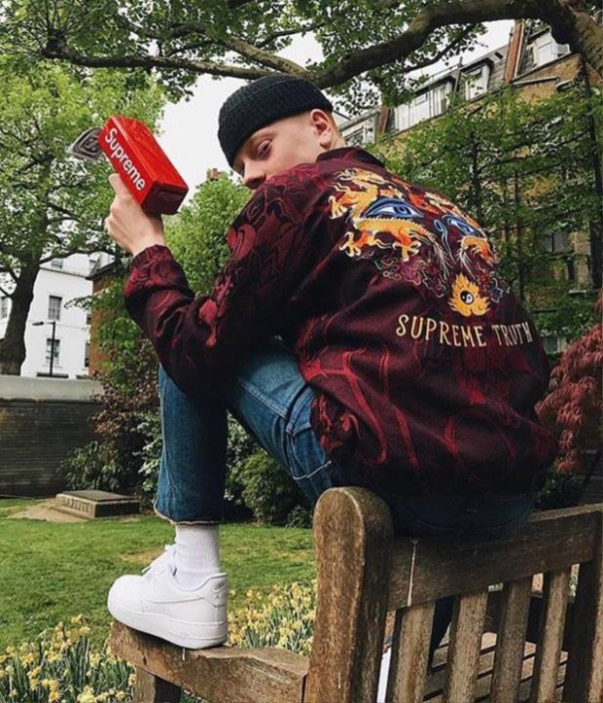 Hết tung gạch, Supreme lại chiêu đãi tín đồ streetwear súng bắn tiền siêu thú vị Ảnh 8