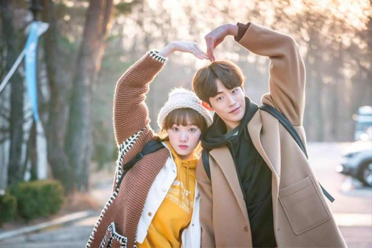 Bạn có nhận ra chuyện Kình - Tạ trong phim và Lee Sung Kyung - Nam Joo Hyuk ngoài đời giống nhau đến bất ngờ? Ảnh 1