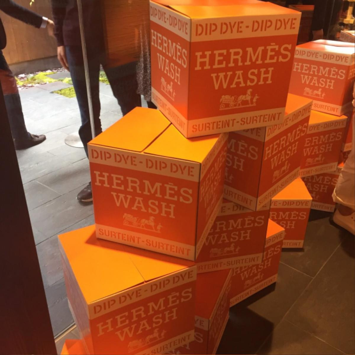 Bạn có bao giờ nhìn thấy một cửa hàng Pop-Up Hermès 'cổ kính' và điềm tĩnh đến như thế này! Ảnh 7