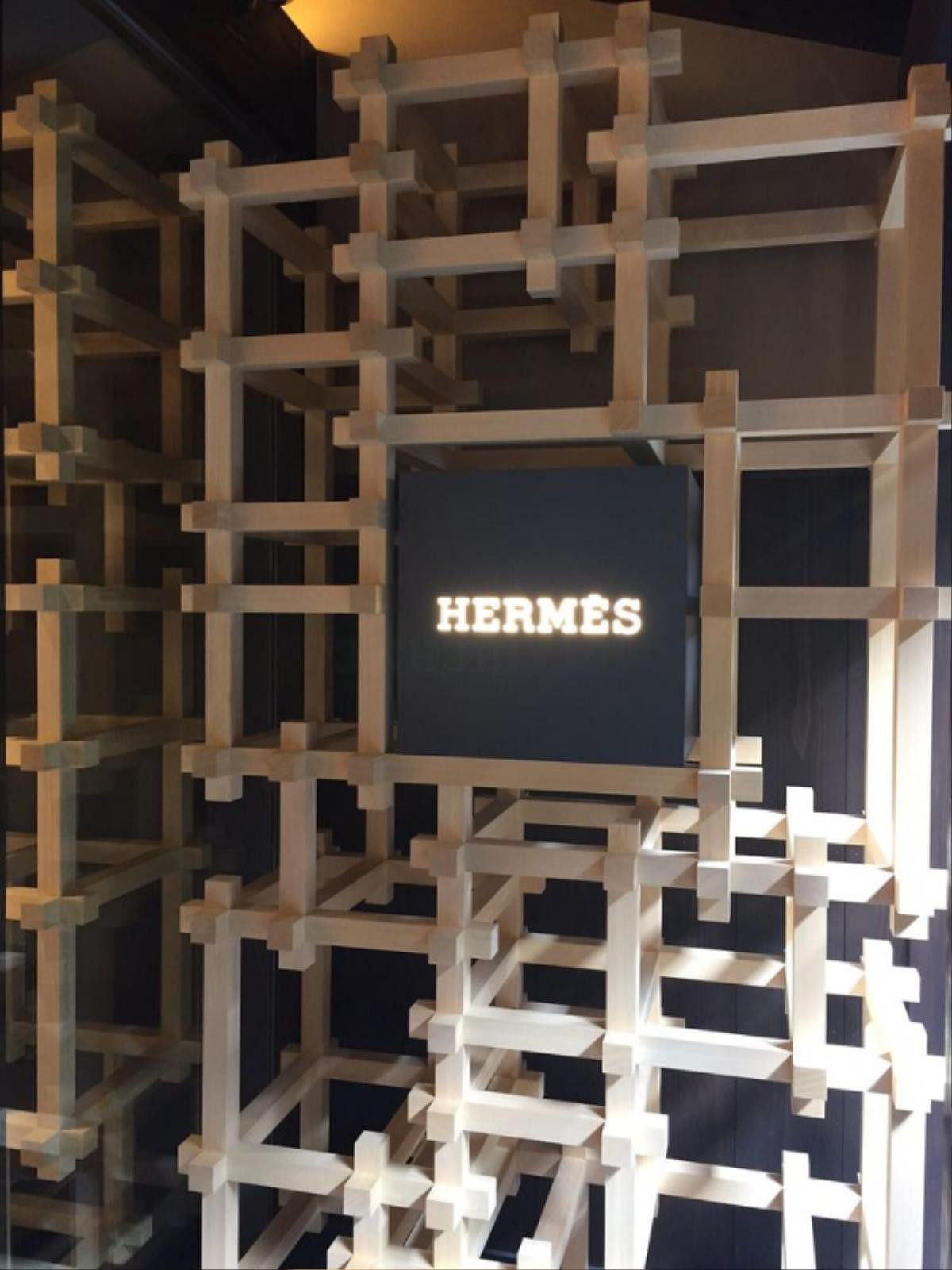 Bạn có bao giờ nhìn thấy một cửa hàng Pop-Up Hermès 'cổ kính' và điềm tĩnh đến như thế này! Ảnh 4