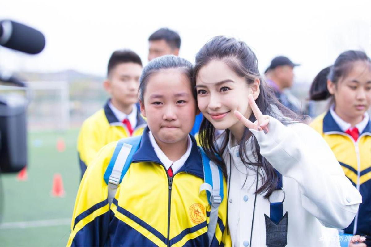 Angelababy, Lộc Hàm nổi bật tại hoạt động công ích cùng dàn cast 'Keep Running' Ảnh 4