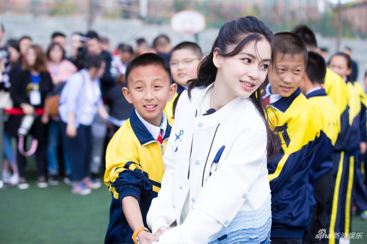 Angelababy, Lộc Hàm nổi bật tại hoạt động công ích cùng dàn cast 'Keep Running' Ảnh 5