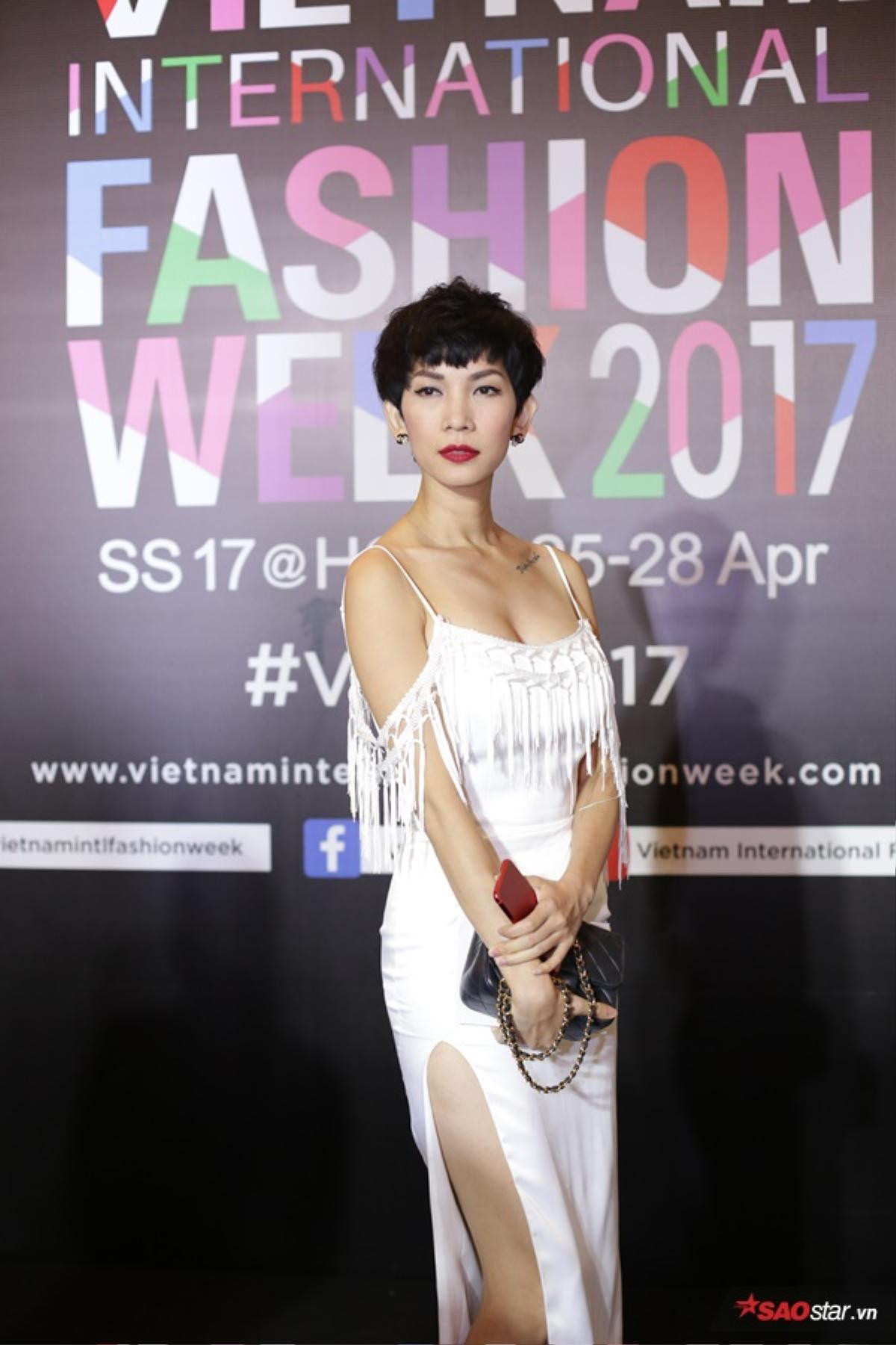 #day2: Thu Minh sexy hết nấc cùng dàn trò cưng The Voice 'quét sạch' thảm đỏ VIFW 2017 Ảnh 8