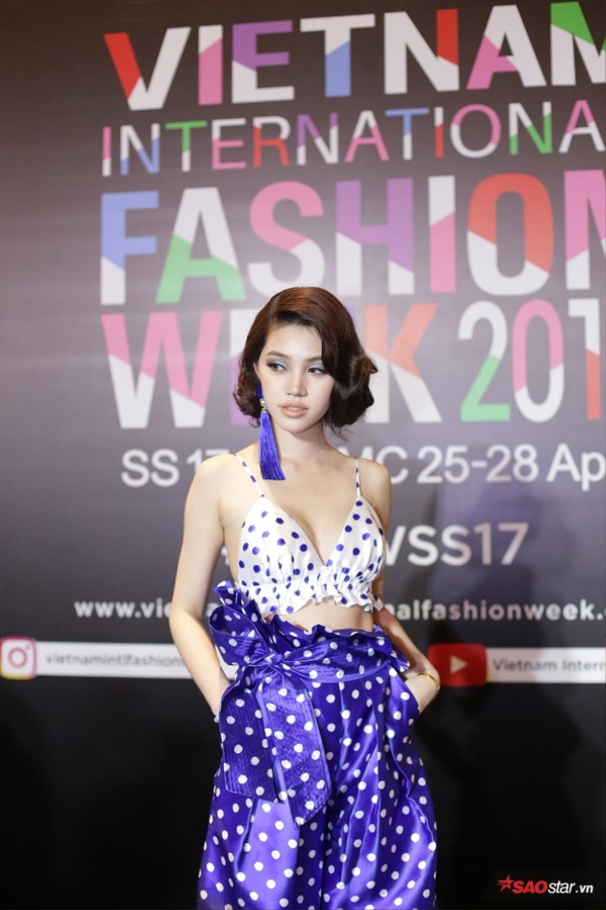 #day2: Thu Minh sexy hết nấc cùng dàn trò cưng The Voice 'quét sạch' thảm đỏ VIFW 2017 Ảnh 5