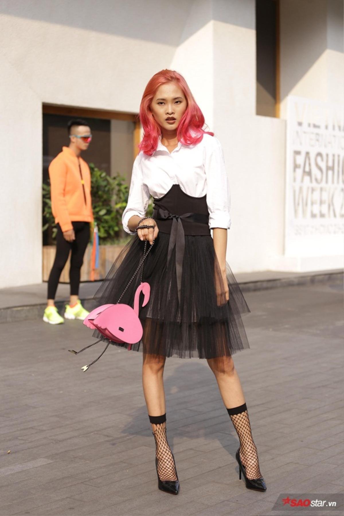 #day3: Phan Linh - Hà Kino dẫn đầu top street style với trang phục… rất khác Ảnh 14