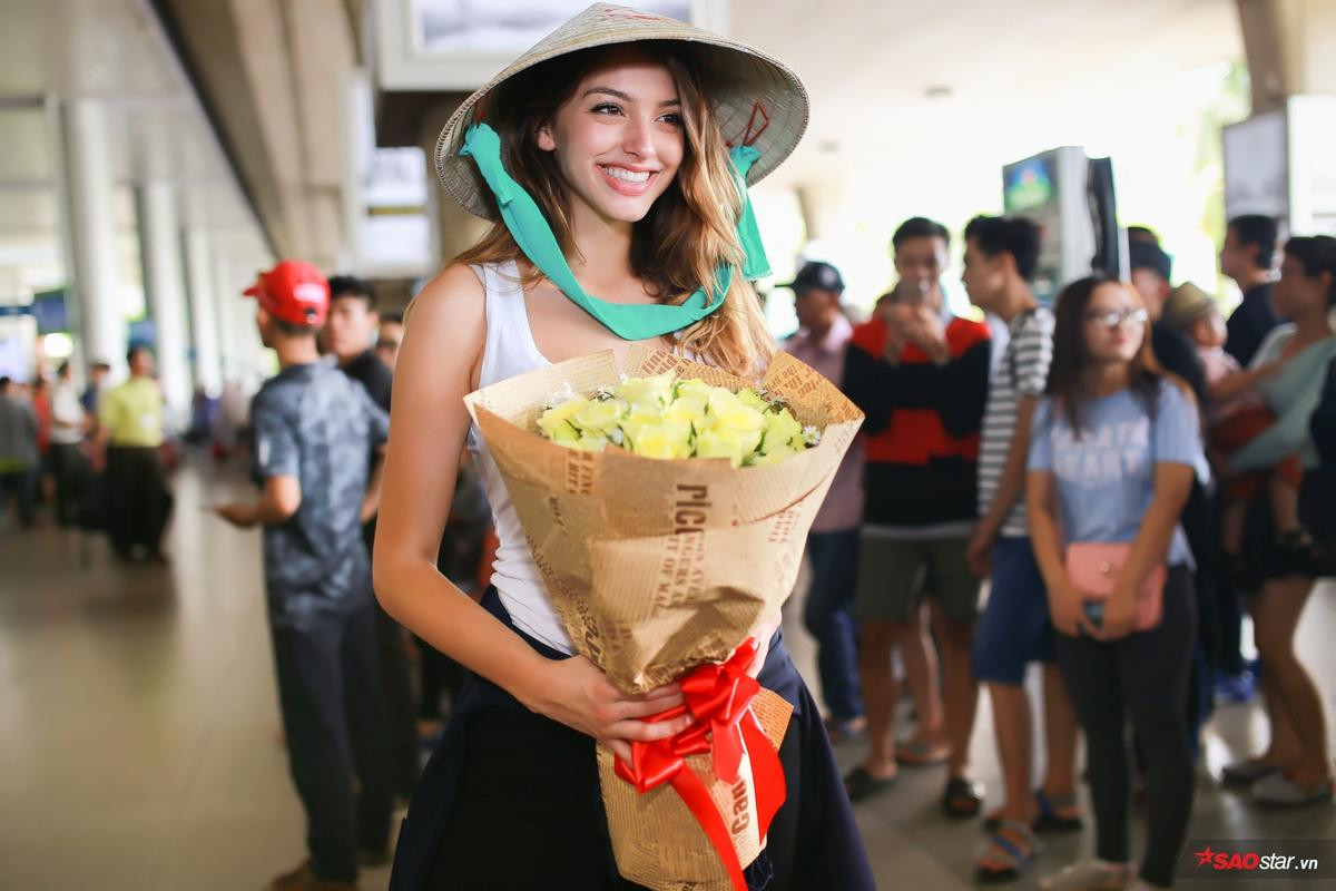 Celine Farach tới rồi 500 anh em ơi! Còn đội nón lá Việt Nam nữa chứ! Ảnh 4