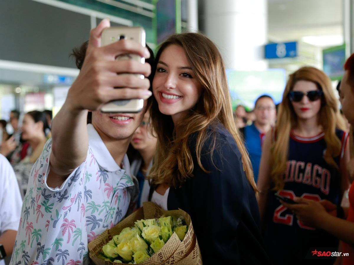 Celine Farach tới rồi 500 anh em ơi! Còn đội nón lá Việt Nam nữa chứ! Ảnh 7