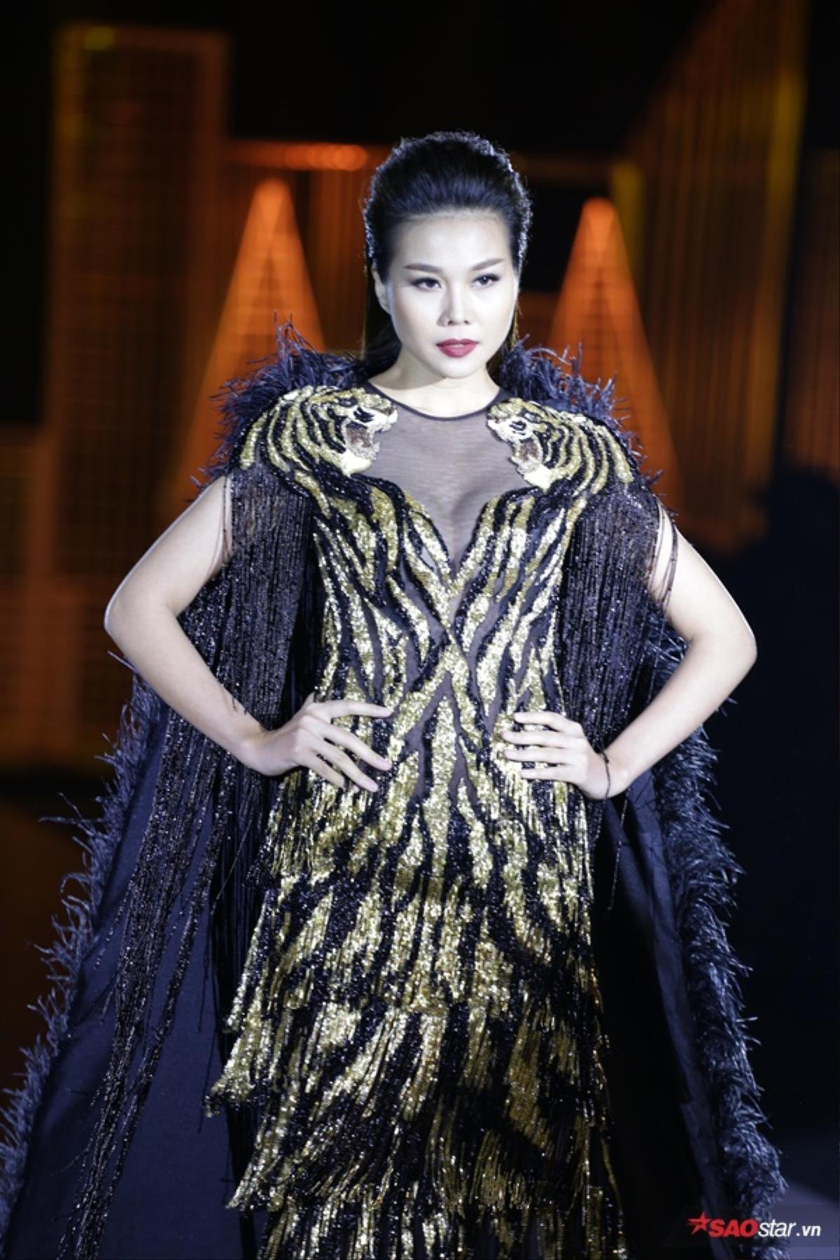 #day4: Safari - Cú 'chốt kết' đầy ấn tượng của NTK Lê Thanh Hòa tại VIFW 2017 Ảnh 4