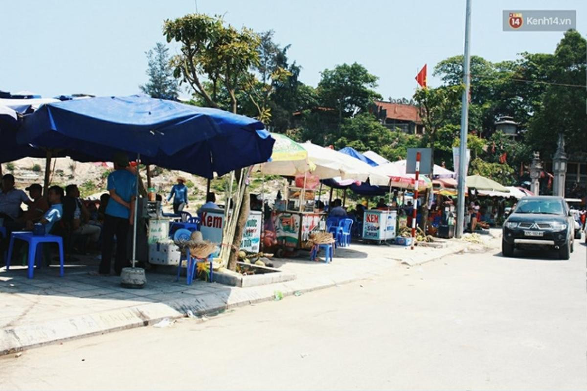 Cống nước thải đen ngòm, ngập rác bốc mùi xả thẳng ra biển Sầm Sơn Ảnh 4