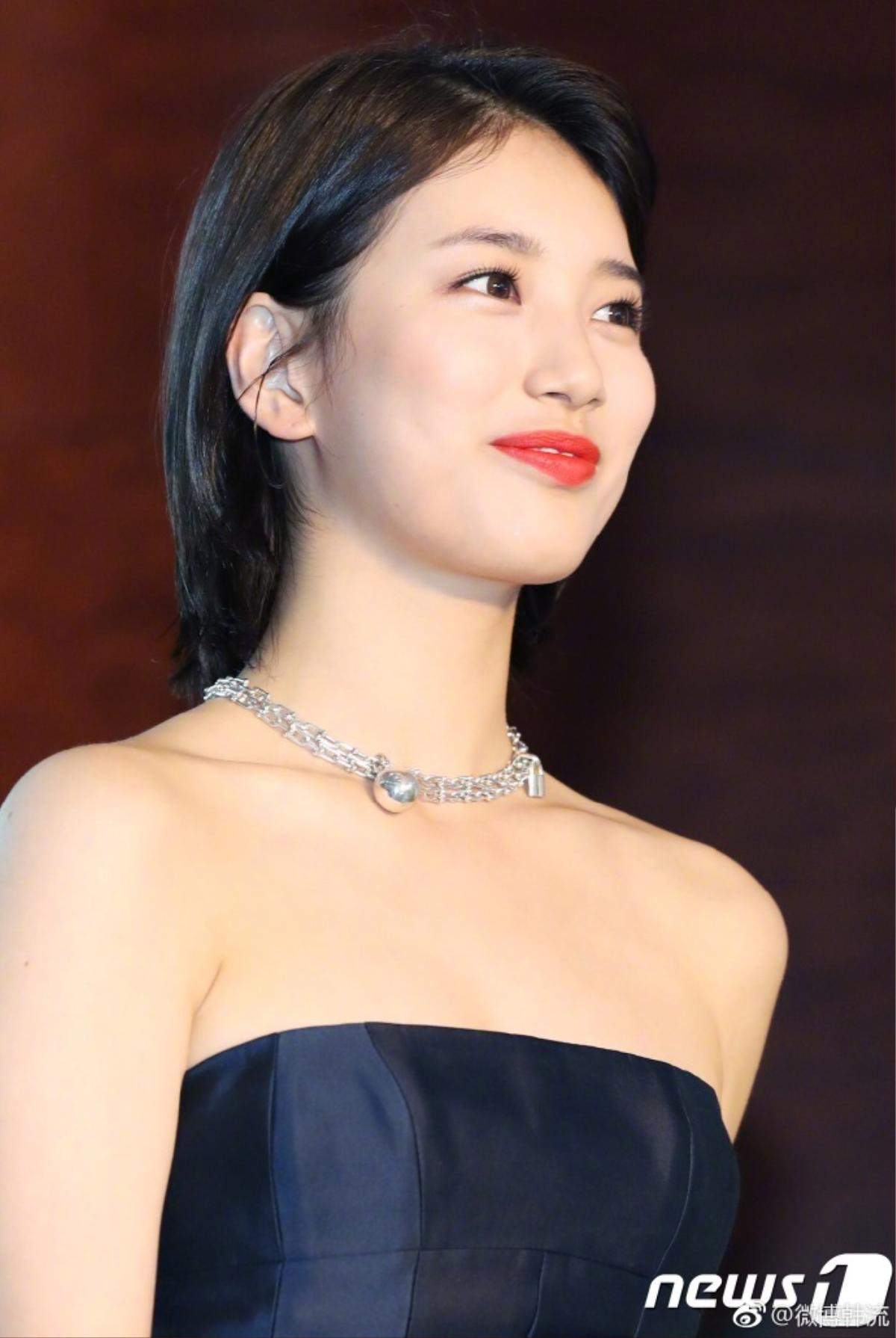 Yoona - Suzy tỏa sáng trên thảm đỏ Baeksang Arts Awards 2017 Ảnh 4