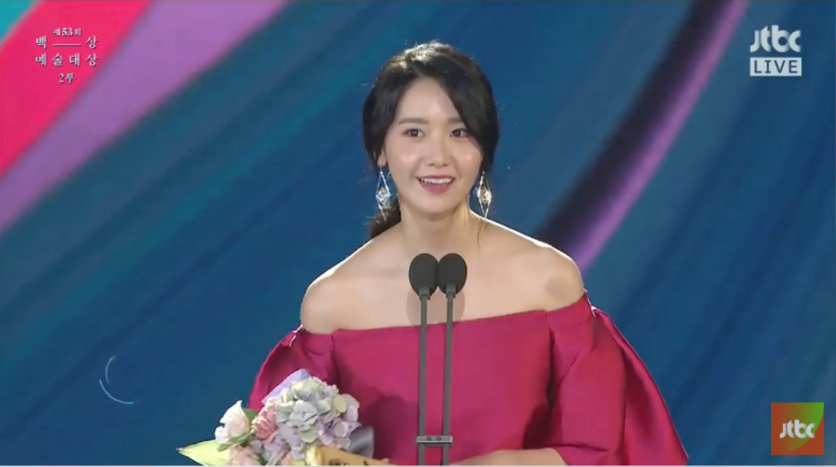 Lễ trao giải Baeksang 2017: Trượt giải phim hay nhất, 'Goblin' vẫn mang về tượng vàng cho Gong Yoo và biên kịch Kim Eun Sook Ảnh 21