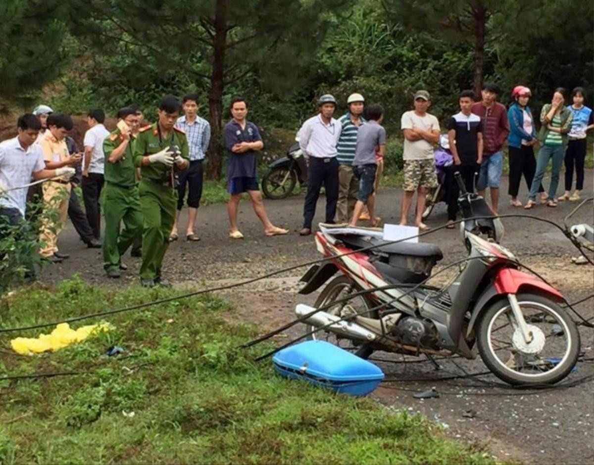 Lốc xoáy quật trụ điện ngã đè 2 mẹ con cô giáo tử vong Ảnh 2