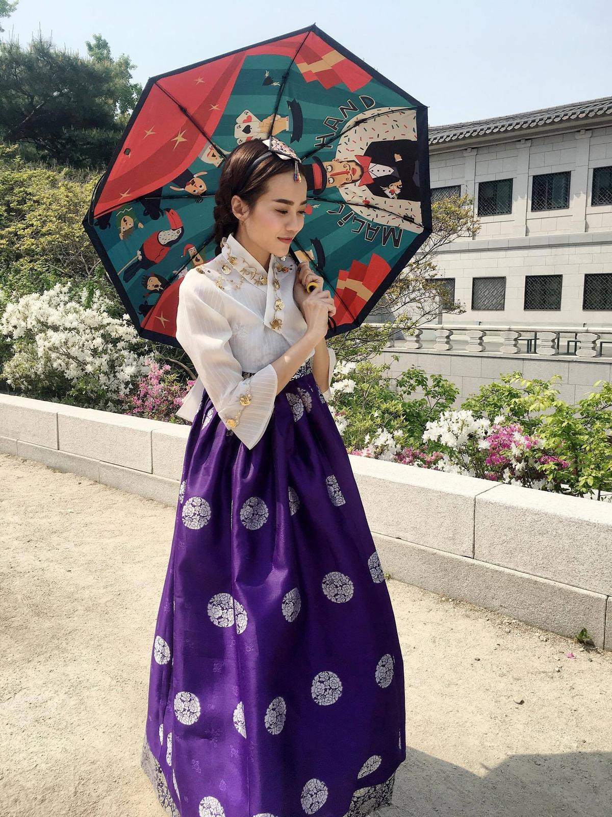 Hoa hậu Kiều Ngân tung bộ ảnh diện Hanbok mặc tin đồn sắp kết hôn Ảnh 2