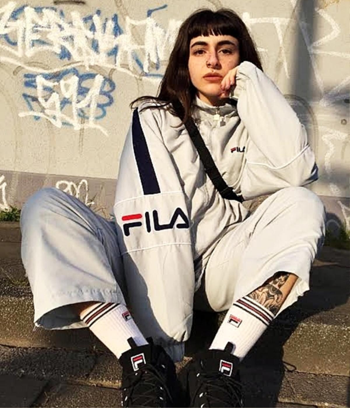 Đồ đẹp, mặt ngầu, góc chuẩn: Ảnh streetwear giới trẻ thế giới cứ vậy mà 'chất' miễn bàn thôi! Ảnh 3