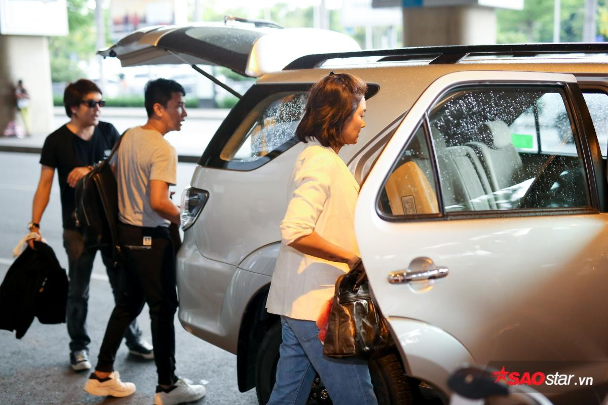 'Chị Đại' The Face Thailand Lukkade Metinee bất ngờ có mặt tại sân bay Tân Sơn Nhất Ảnh 7