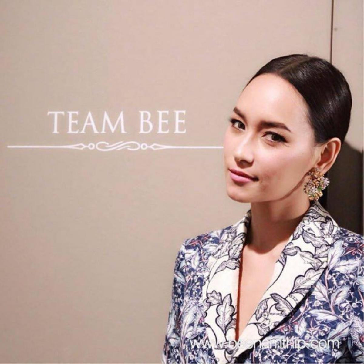 Sau cơn sốt The Face Thái Lan, 'chị đại' Bee Namthip lại chuẩn bị 'đốt nóng' màn ảnh bằng phim mới Ảnh 1