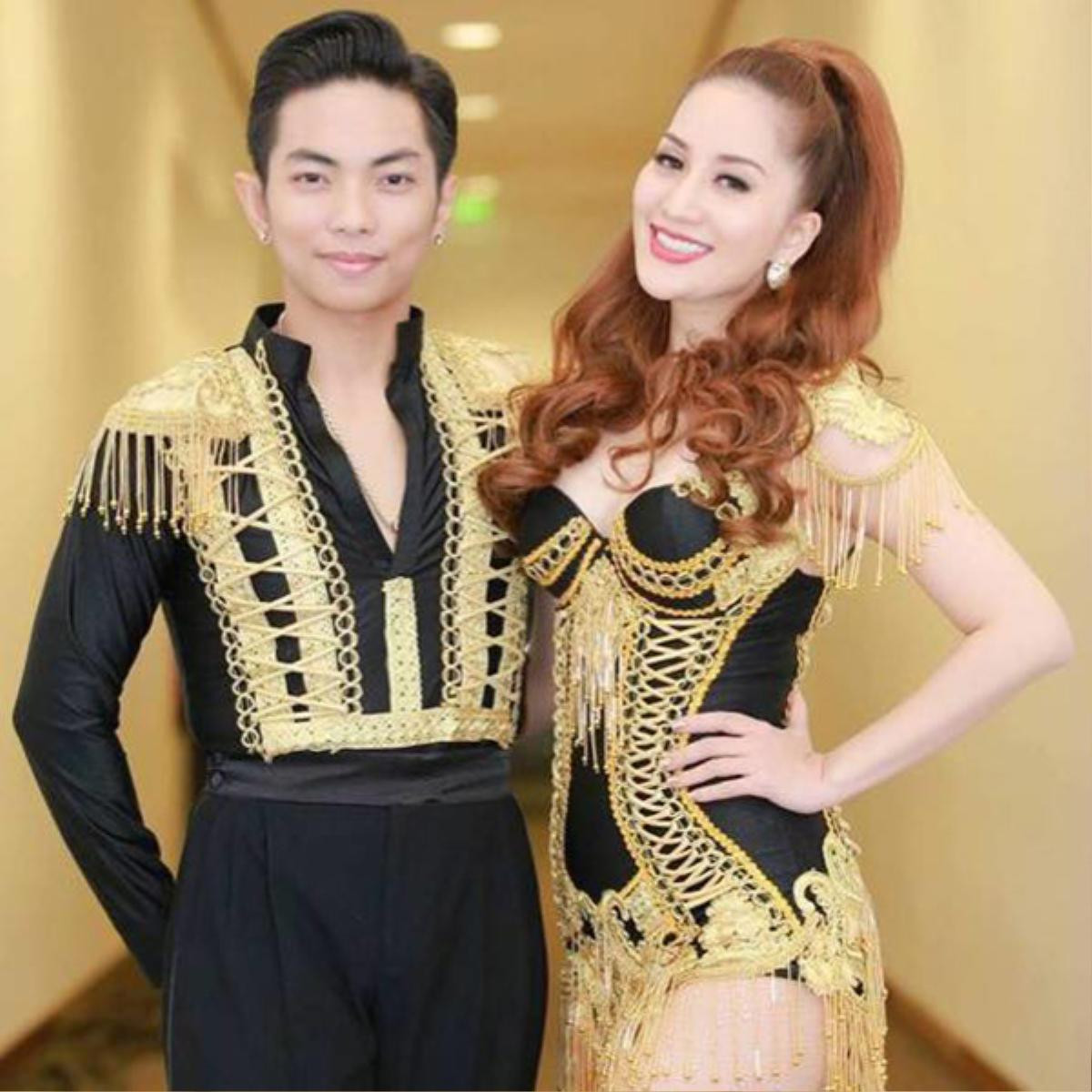 Đừng nghĩ chỉ trong cổ tích, showbiz cũng ngọt ngào với những mối tình 'chị em' Ảnh 6