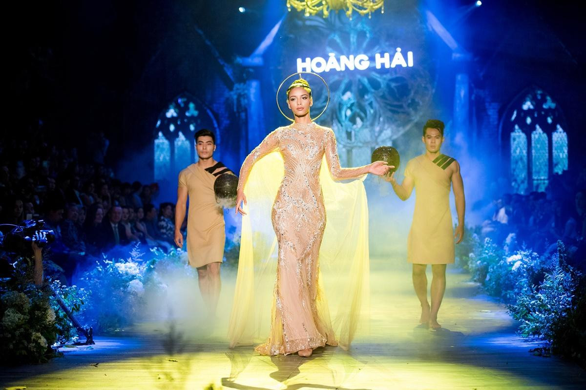 Hoàng Hải Fashion Show: Pha lê tím chỉ có trong truyền thuyết là đây! Ảnh 12