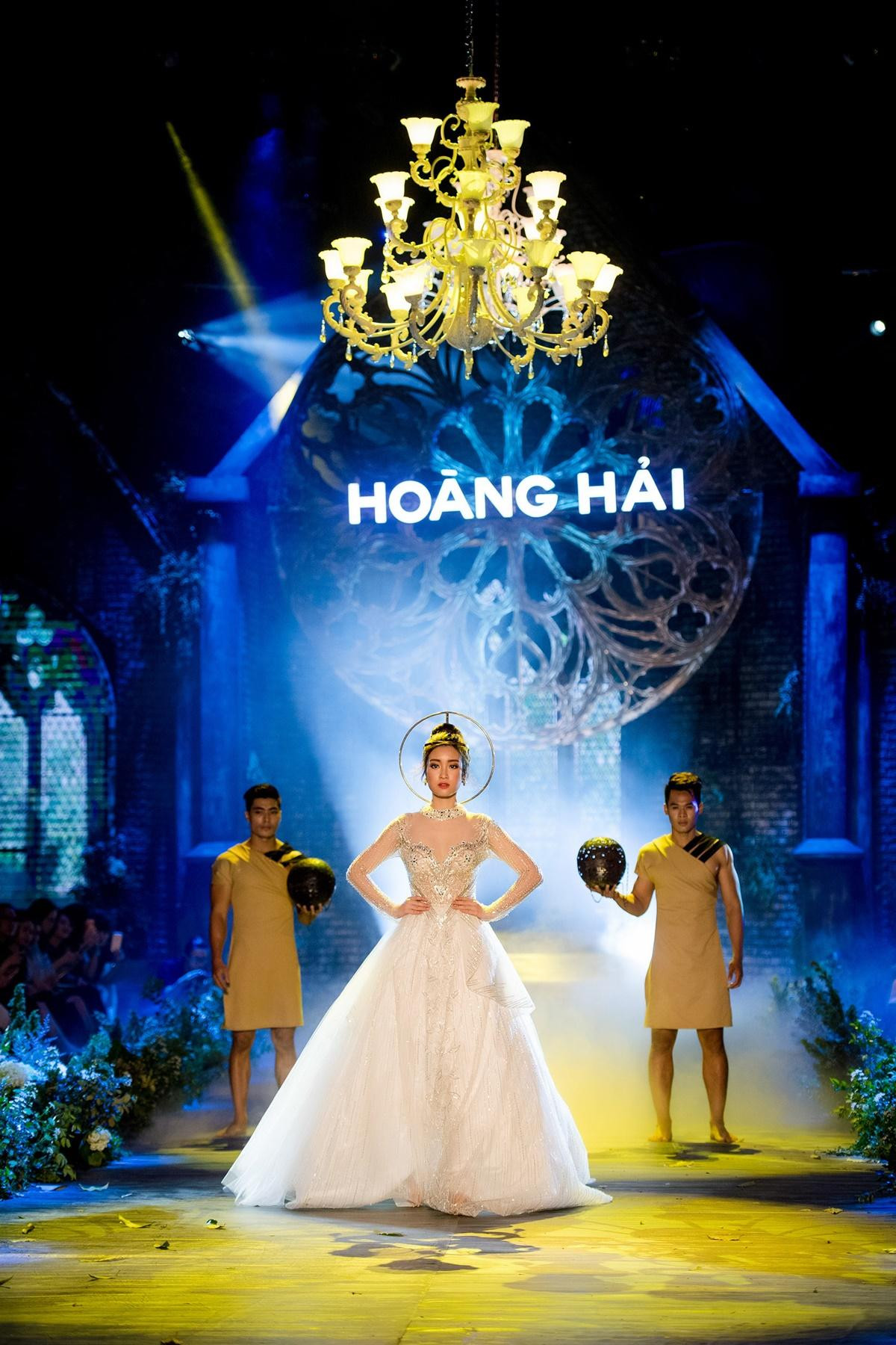 Hoàng Hải Fashion Show: Pha lê tím chỉ có trong truyền thuyết là đây! Ảnh 9