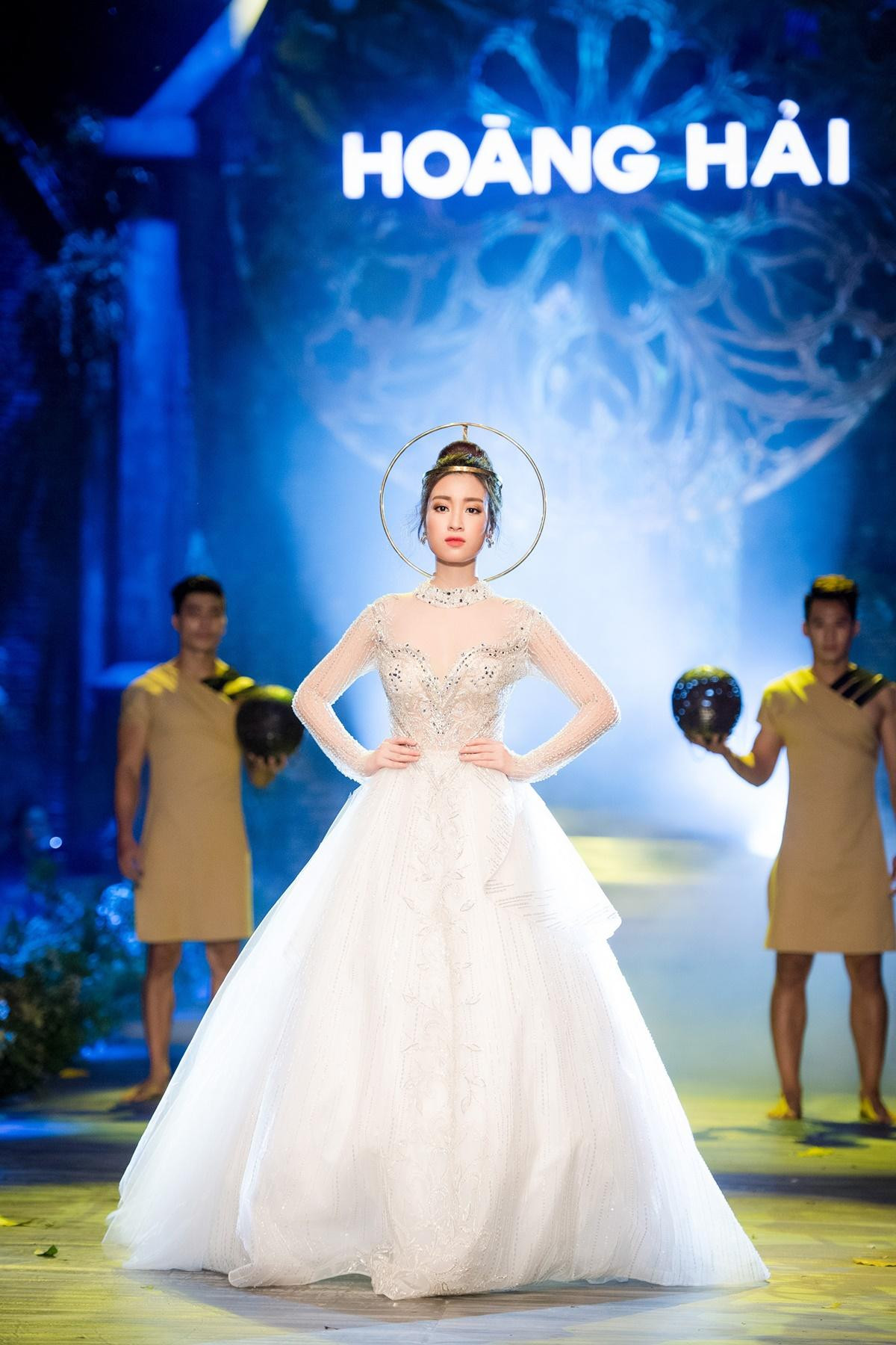 Hoàng Hải Fashion Show: Pha lê tím chỉ có trong truyền thuyết là đây! Ảnh 10