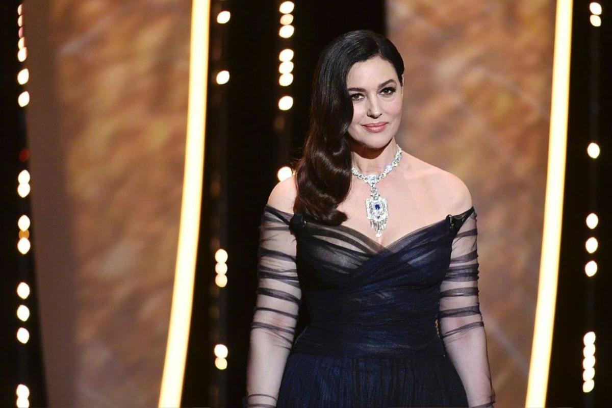 Người đẹp nóng bỏng Monica Bellucci thể hiện 'tuyệt đỉnh hôn sâu' trên sân khấu Cannes Ảnh 5