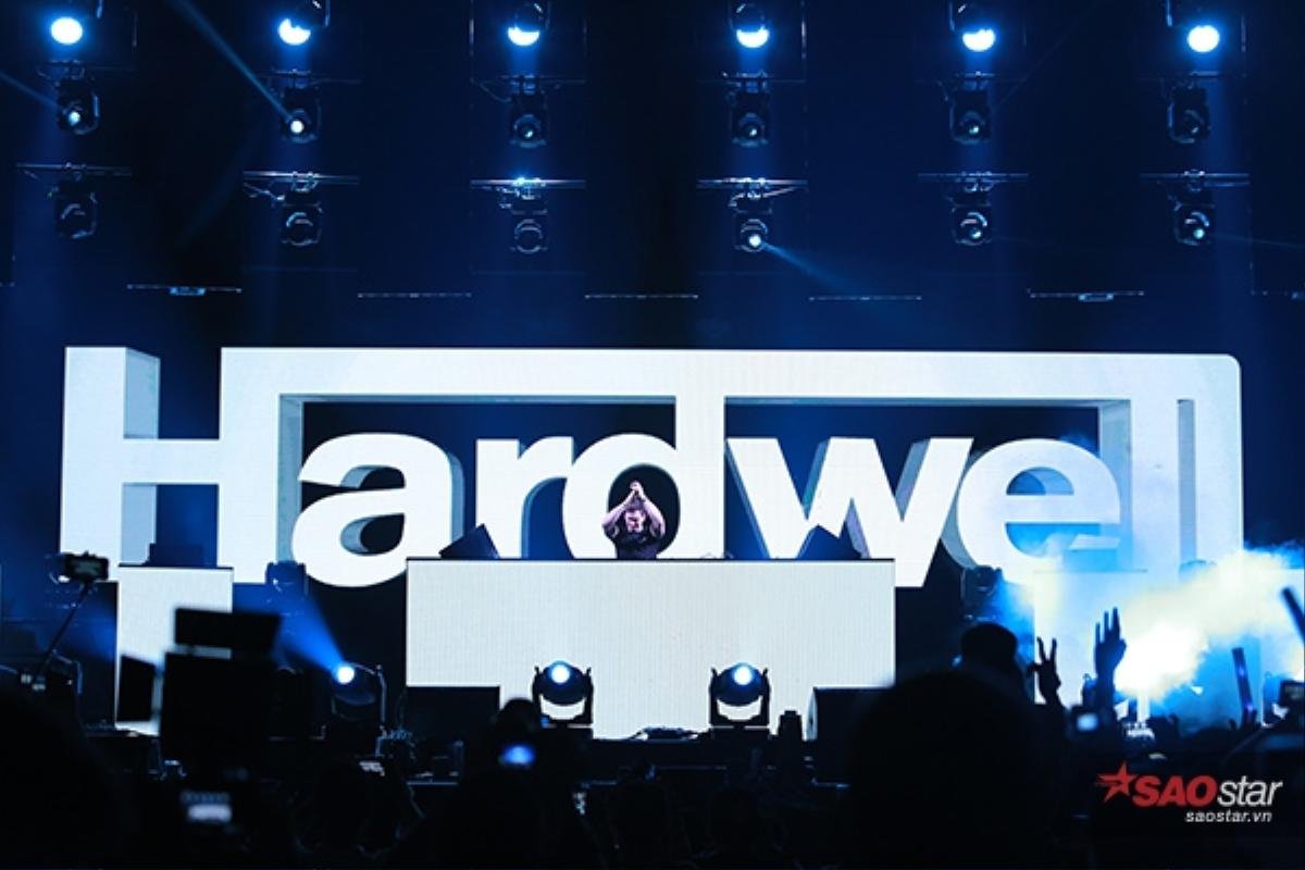 DJ Top 3 thế giới Hardwell 'cháy' hết mình cùng 20.000 khán giả Hà Nội Ảnh 3